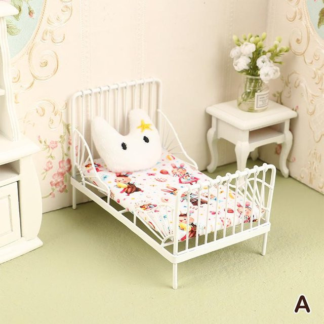 Yiran toy 1 Puppenhaus Miniatur Europäisches Bett Wiegebett, Metall, beige, ab 14 Jahren - Bild 1