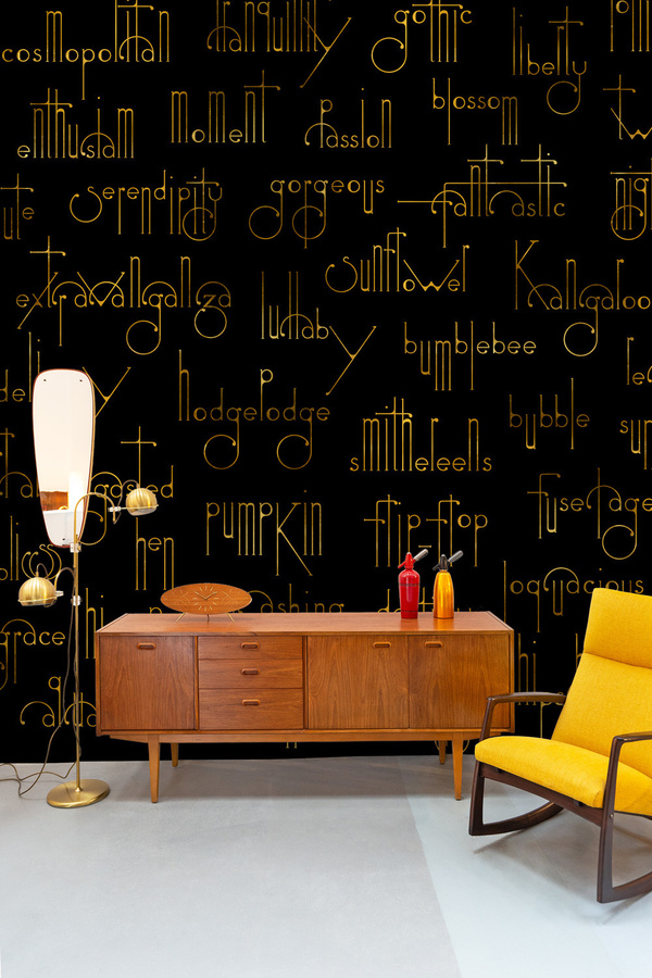 Coordonne Panorama Tapete Beautiful Words in Gold und Schwarz im Art Deco Stil - Bild 1