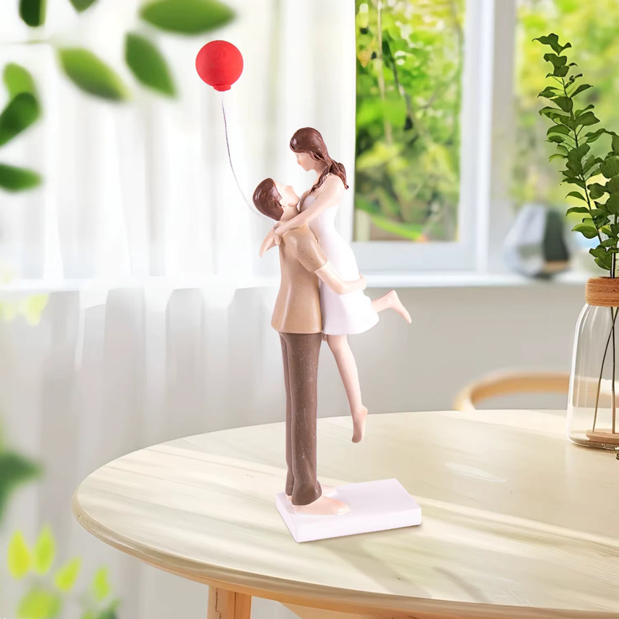 Romantische Paarstatue mit Ballon in Weiß als moderne Liebesskulptur zur Tischdekoration - Bild 3