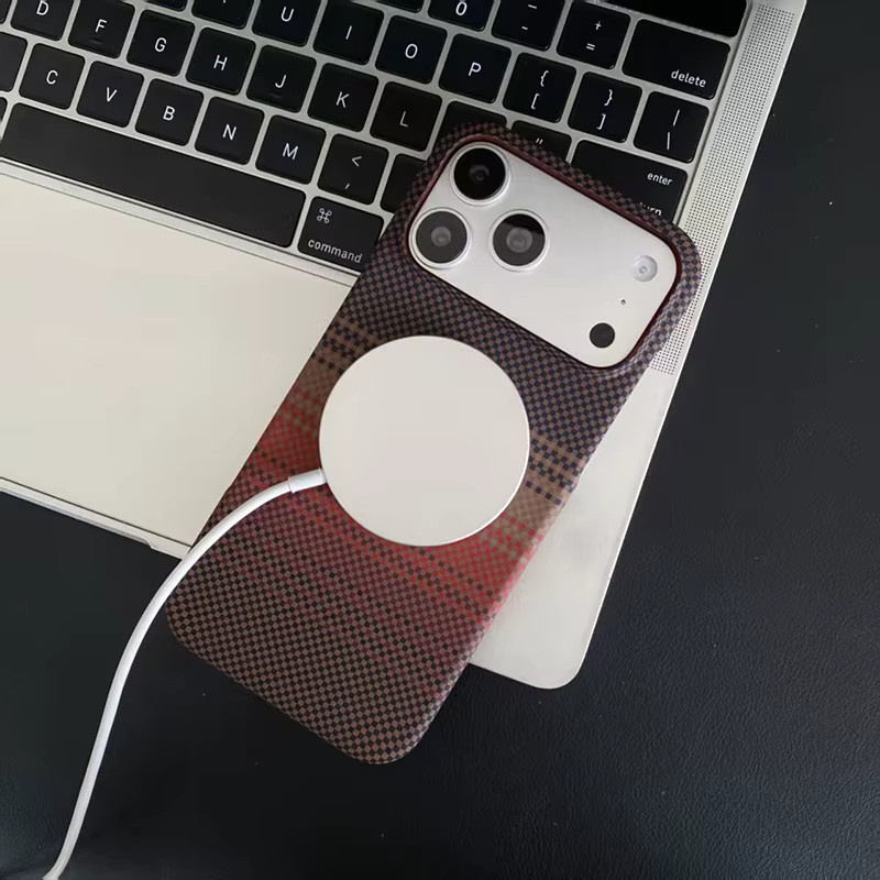 Apple Luxuriöse gewebte Magnet-Handyhülle mit MagSafe für iPhone 17 Pro Max, 16 Pro, 15, 14, 13 in Rot/Mehrfarbig - Bild 2