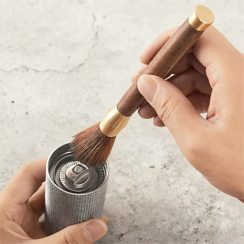 JUSTINLAU Kaffeemühlen-Reinigungsbürste mit Holzgriff in Braun für Espresso und Bohnenpulver - Bild 3