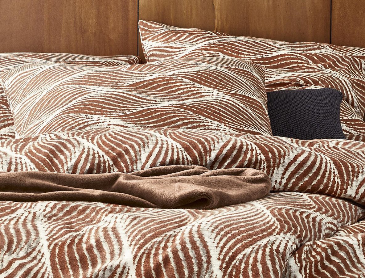 Irisette Edelflanell Bettwäsche Alpaka in Terra mit Wellen und Spiralen, B/H: 155 x 220 cm und 80 x 80 cm - Bild 1