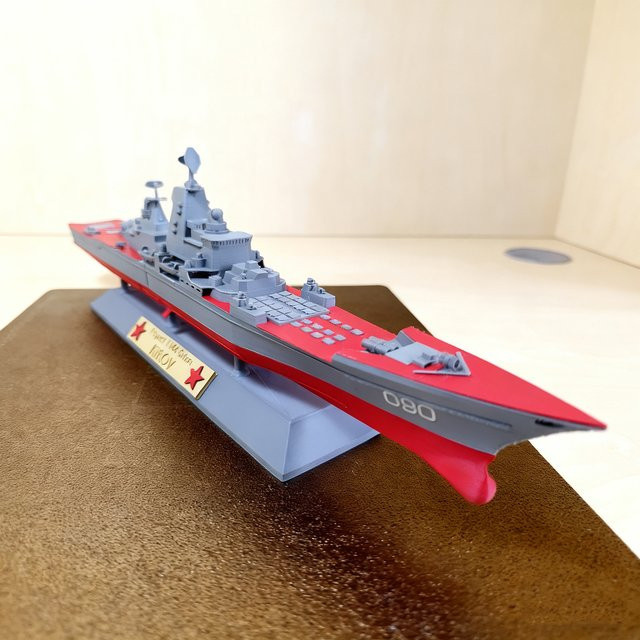 AT 99 MODEL Missile Cruiser der sowjetischen Kirov-Klasse, Montagemodell, 1:700 - Bild 1