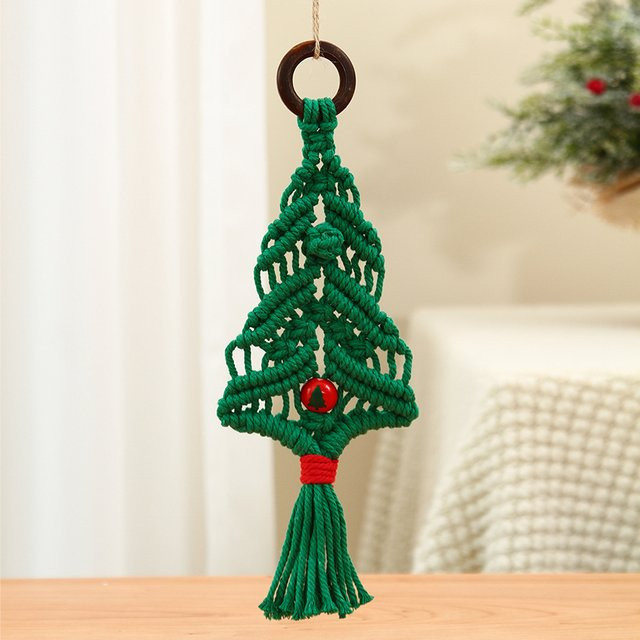 Grüne Weihnachtsdekoration mit geflochtenen Perlen im Boho-Stil als hängender Anhänger - Bild 1