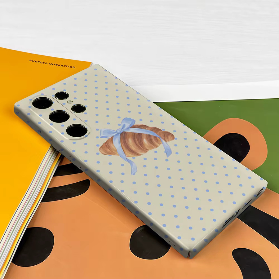 Stoßfeste Handyhülle mit Croissant und blauer Schleife für Samsung Galaxy S26 S25 S24 S23 Ultra Plus, robuste Doppelschicht Rückabdeckung, mehrfarbig - Bild 2