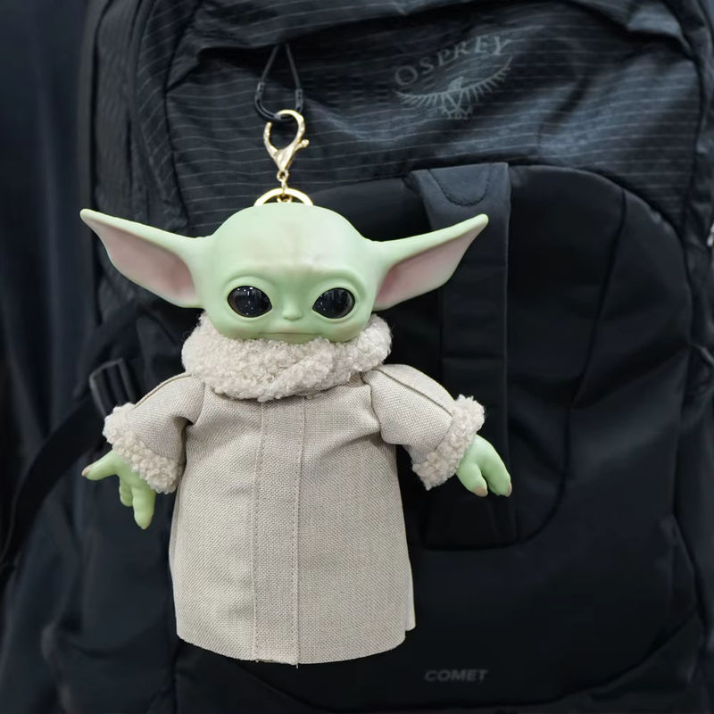 Bandai Baby Yoda Anime-Figur in Grün mit Textilkleidung, Höhe: 17 cm - Bild 2