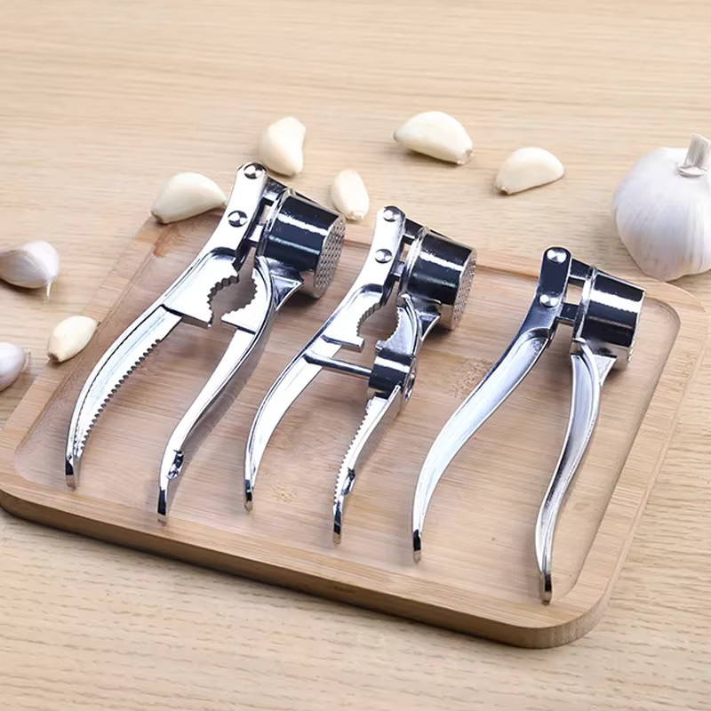 Multifunktionale Knoblauchpresse aus Edelstahl in Silber für Knoblauch und Ingwer - Bild 3