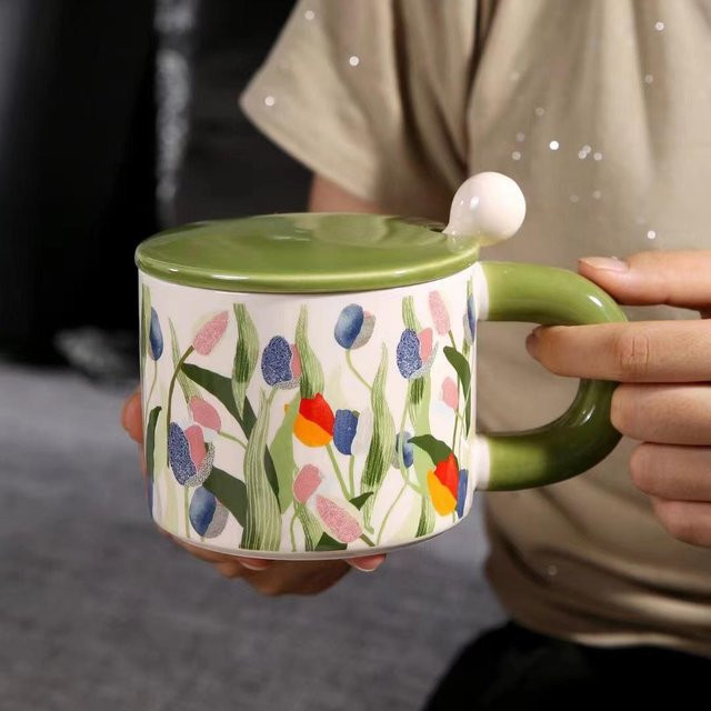 Yiran toy 1 Keramiktasse mit Deckel und Löffel, florales Design, 400 ml, verschiedene Farben - Bild 1