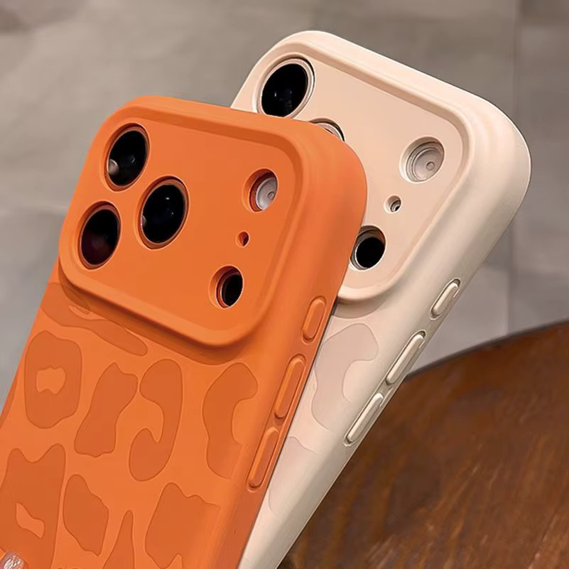 Apple iPhone Schutzhülle aus Flüssigsilikon mit Leopardenmuster in Pink oder Orange für iPhone 17 Pro Max bis iPhone 12 mit Kamerakontrolltaste und stoßfestem Schutz - Bild 3