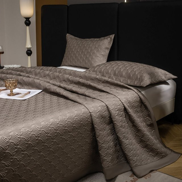 3-teiliges Luxus-Set aus Lyocell-Baumwolle mit geprägter Tagesdecke, Bettüberwurf und Matratzenauflage - Bild 1