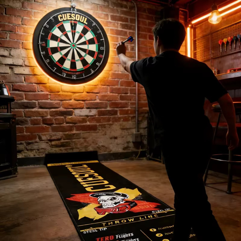 VIKAMA Professionelle Dartmatte mit Totenkopf-Design, rutschfest und verschleißfest für Spielzimmer, Bar oder Zuhause - Bild 1