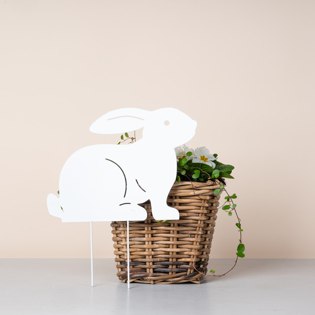 Dekorativer Metall Stecker Hase hockend in Weiß von BLUME2000 für Ostern, Höhe: 26,0 cm, Breite: 23,5 cm - Bild 1