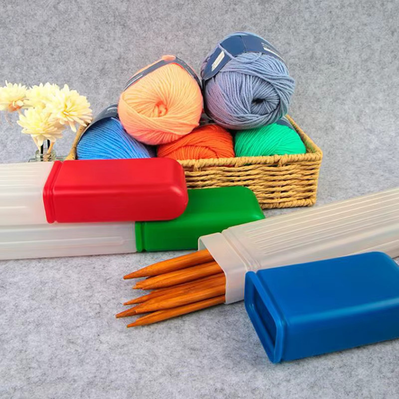 Transparente Aufbewahrungsbox aus Kunststoff für Nähnadeln und Stricknadeln in Grün - Bild 1