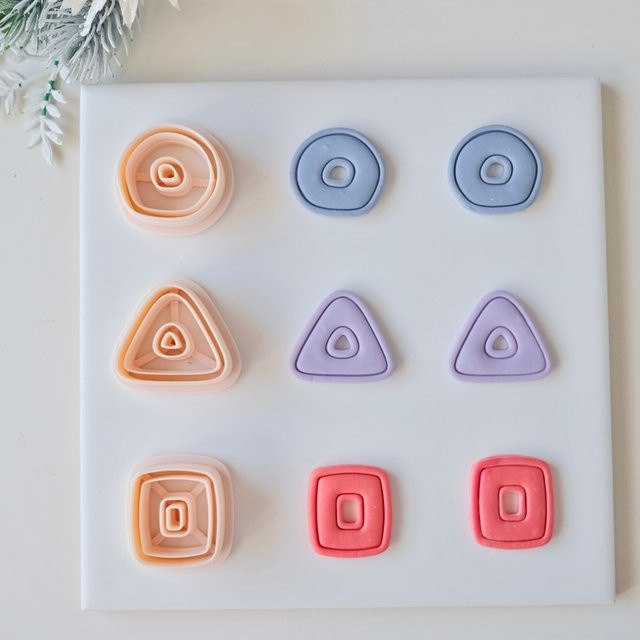 3 Stück geometrische Rahmen-Ausstechformen aus Kunststoff für Polymer-Ton in Multicolour zur Herstellung von Ohrringen und Schmuck mit Kreis, Dreieck, Quadrat und Donut-Design - Bild 1