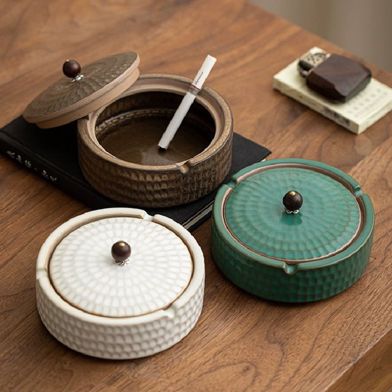 Nordic Keramik Aschenbecher mit Abdeckung Hammer Design in Mehrfarbig, Rund und Skandinavisch - Bild 1