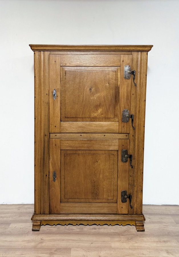Antikhof Brück Brotschrank aus Eiche in Braun mit Scharniertüren und Regalböden, H x B x T: 184 x 121 x 48 cm - Bild 1