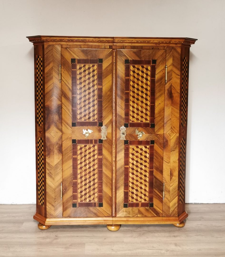 Antikhof Brück Barock Schrank aus Nussbaum mit Würfelmarketerie in Braun, Höhe: 192 cm, Breite: 170 cm, Tiefe: 62 cm - Bild 1