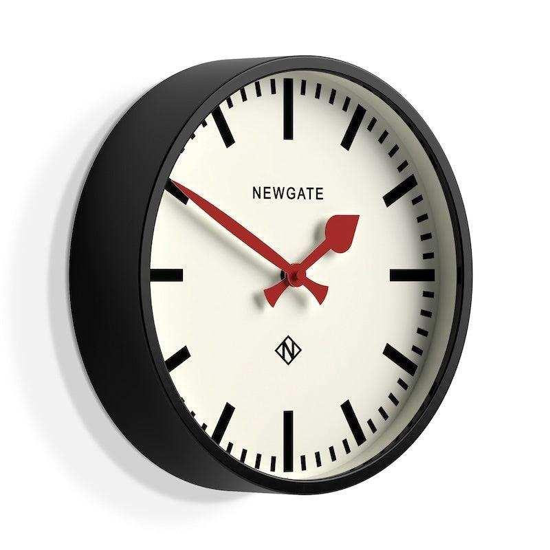 Newgate Luggage Wanduhr im Retro-Design, Schwarz, Durchmesser: 30 cm - Bild 1