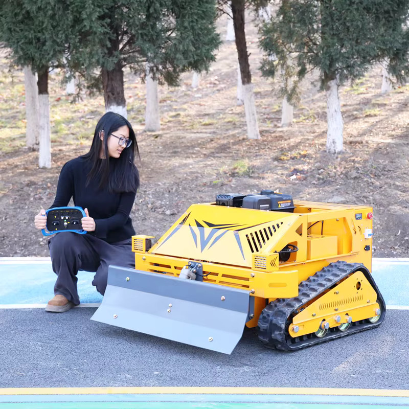 TONGZHONG Ferngesteuerter Schlegelmäher-Roboter mit Pivot-Messern in Gelb - Bild 2