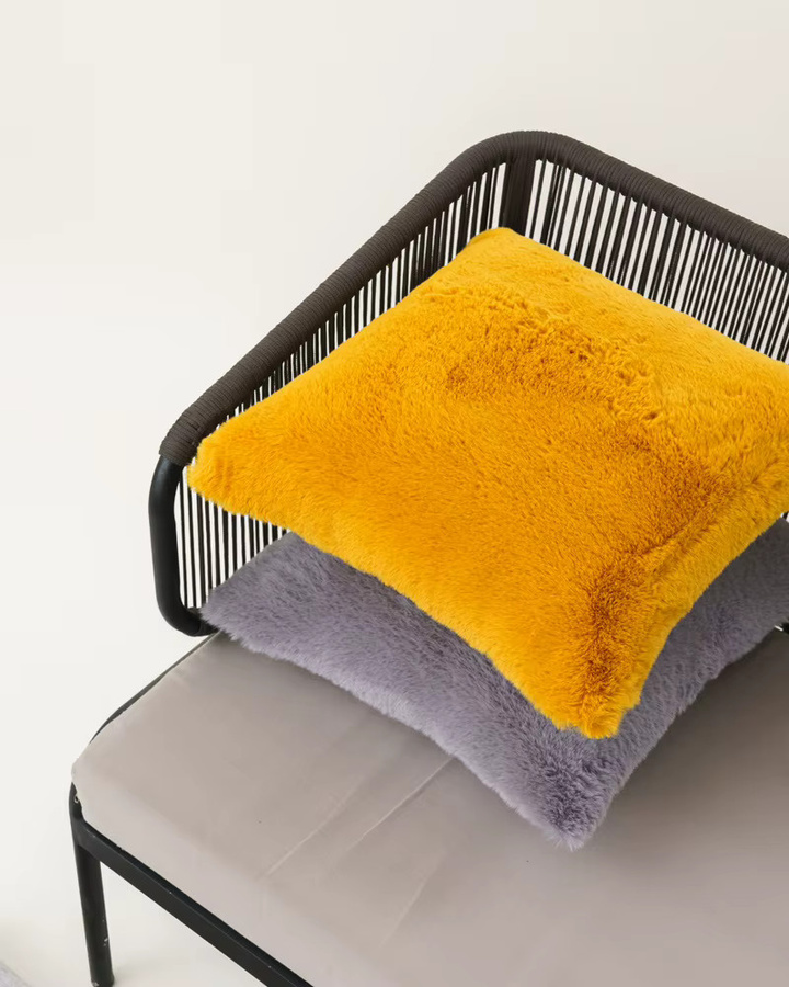 Inyahome Kissenbezug aus Kunstkaninchenfell in Gelb mit Reißverschluss, quadratisch und weich für Sofa und Schlafzimmer - Bild 2
