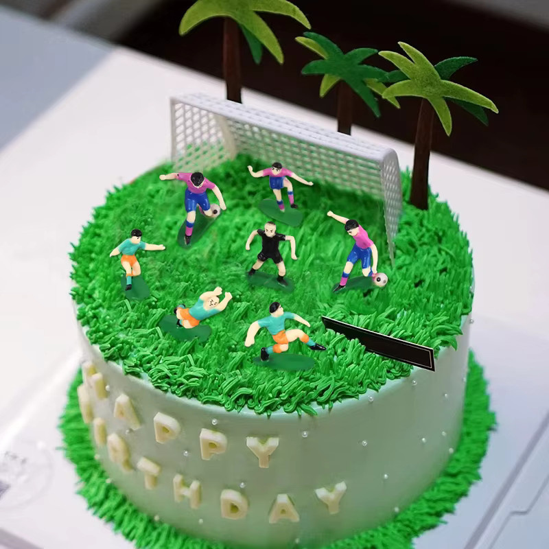 YONGSNOW Fußball Geburtstag Kuchen Topper, Fußballplatz Spieler Puppe - Bild 2