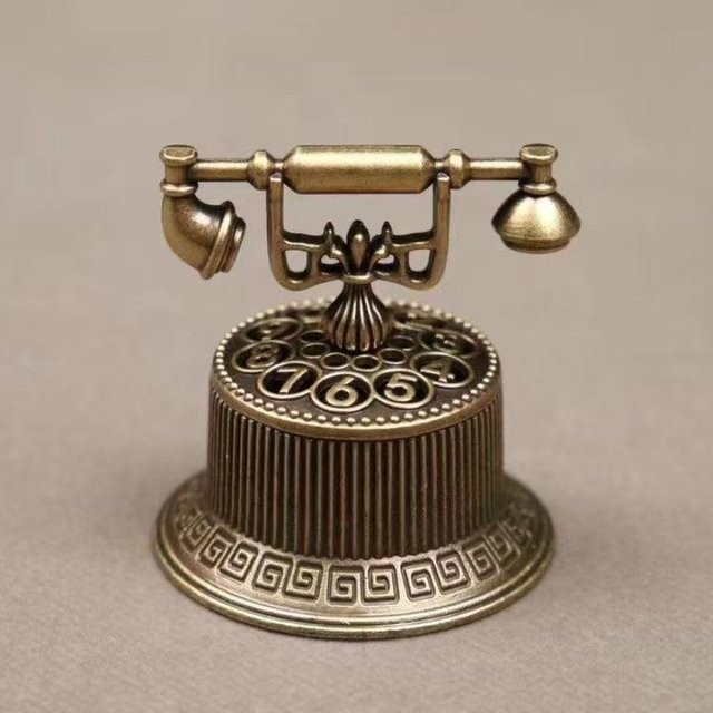 Kreatives Vintage Telefon Räuchergefäß aus Metall von RBXC in Braun und Gold - Bild 1