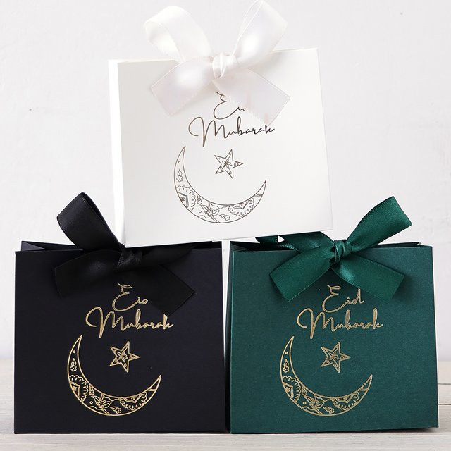 5 exquisite Eid-Geschenkboxen aus Papier in Weiß mit Gold- und Silber-Stern- und Mondmustern - Bild 1