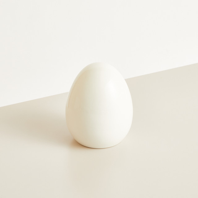 Moderne Osterdeko Keramik Ei von BLUME2000 in Weiß - Bild 1