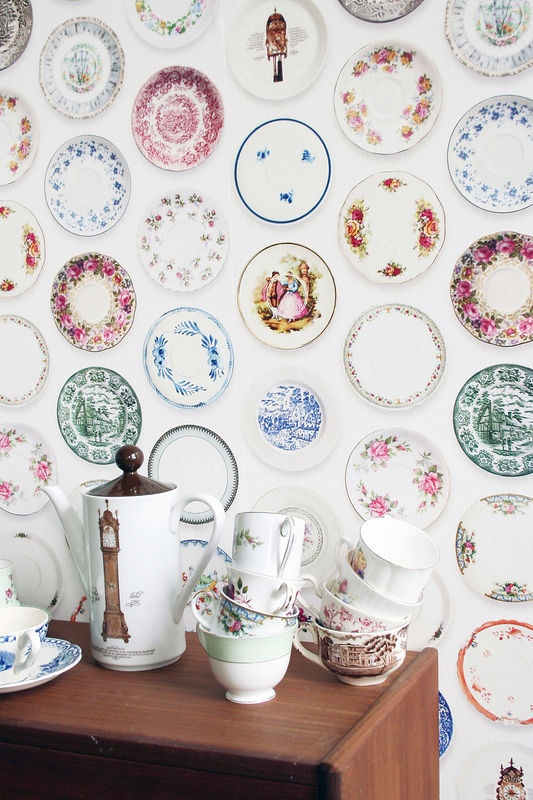 Studio Ditte Tapete Porcelain Colorful in Multicolour mit floralem Vintage-Design und mattem Finish - Bild 2