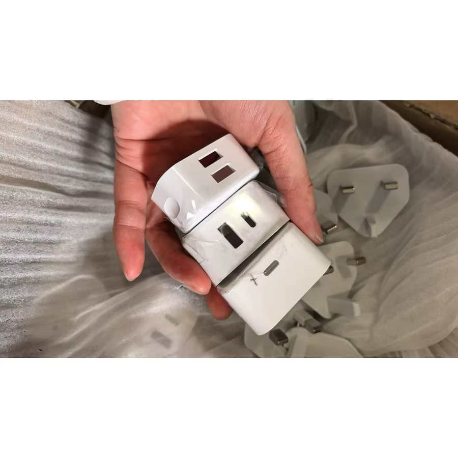 Dual-Port Fake Power Adapter Aufbewahrungsbox in Weiß – Sicherer Pillenorganizer im UK-Stecker Design - Bild 3