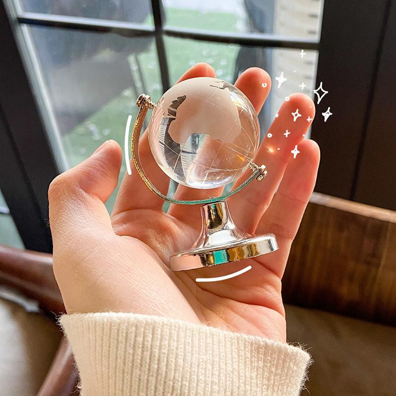 Mini Kristall Globus aus transparentem Glas als dekoratives Ornament für Büro und Wohnkultur - Bild 5