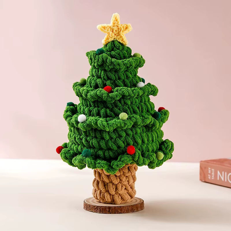 Handgefertigter Weihnachtsbaum-Stern aus Wolle in Rot und Grün als dekorative Heimdekoration - Bild 1