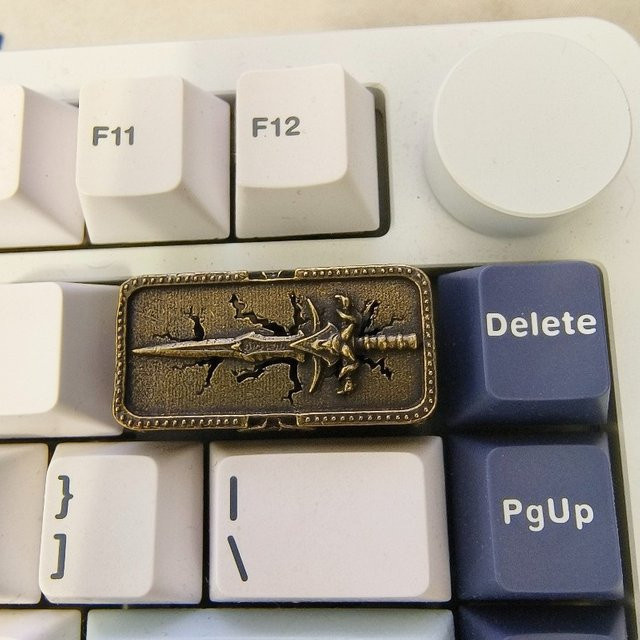 Attackfox Frostmourne Anime-Tastenkappen aus Messing-Metall für mechanische Tastaturen in Gold - Bild 1