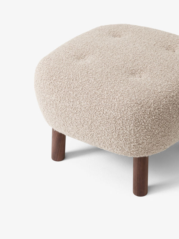 &Tradition Little Petra ATD1 Pouf in Beige mit Schaffell und Holzgestell - Bild 2