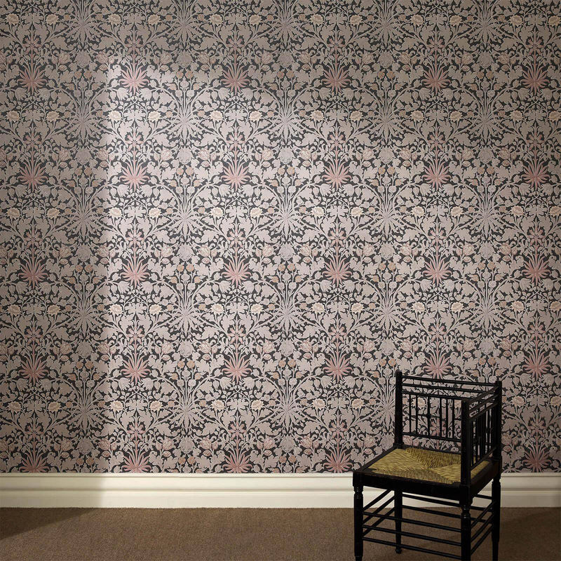 House of Hackney Tapete Hyacinth Novellus Noir in Schwarz und Multicolour mit floralem Art-Nouveau-Design - Bild 2