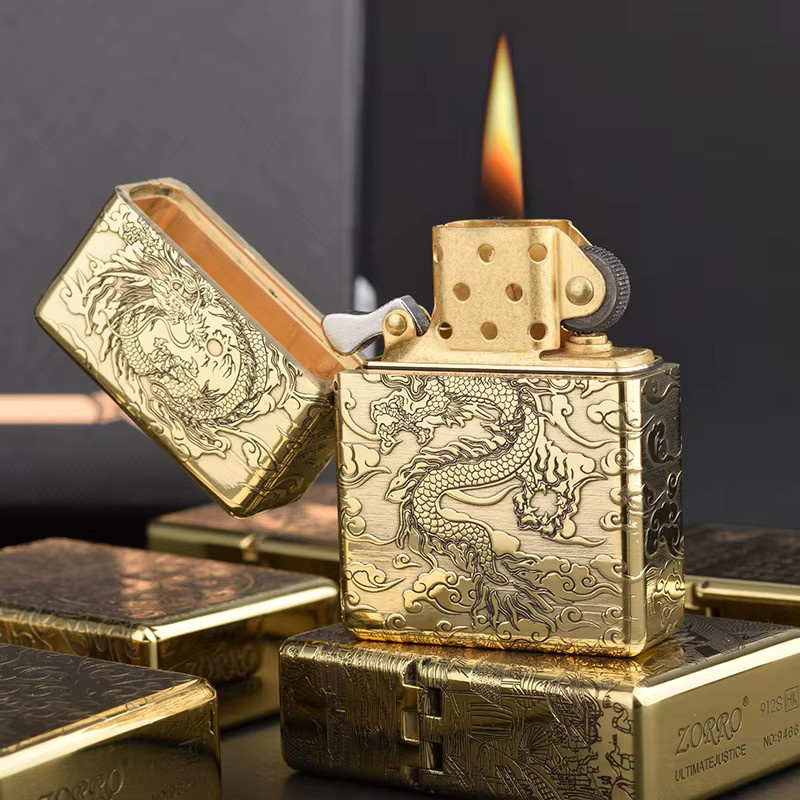 ZORRO Retro High-End Heavy Armor Kerosin Feuerzeug aus Messing und Titan in Gold - Bild 2