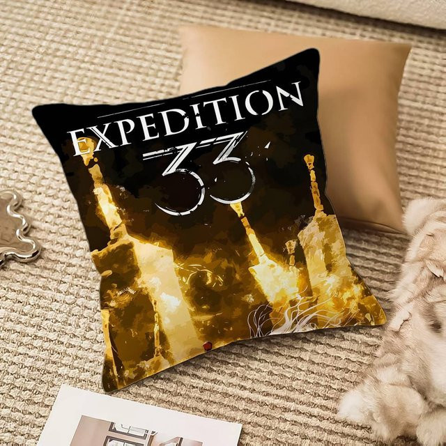 Dekorativer Kissenbezug Clair Obscur Expedition 33 im Peach Skin Design mit verstecktem Reißverschluss, B/H: 18 x 18 cm - Bild 1