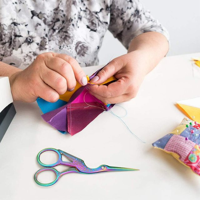 Kranschere aus Edelstahl als kleine Schaukelschere in Mehrfarben für Büro und Zuhause - Bild 1