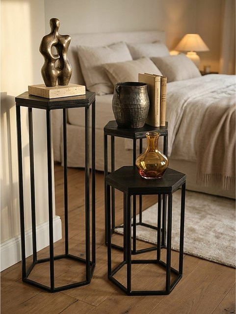 3er Set Beistelltische KADIMA DESIGN aus Mango Massivholz mit Metallgestell, sechseckig, Schwarz, H: 90 cm, B: 35 cm, T: 35 cm - Bild 1