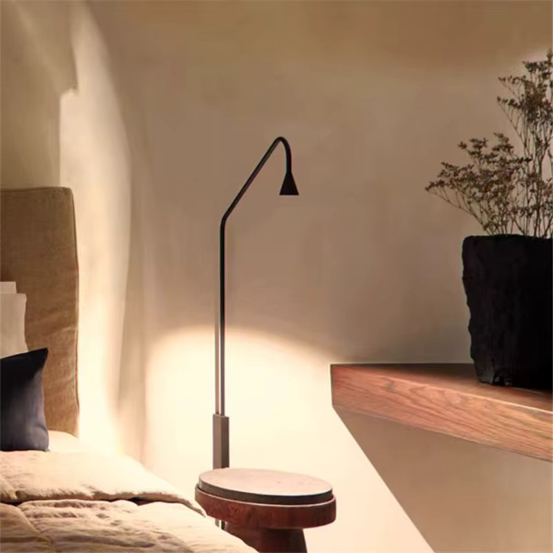 Homelover Wandlampe aus Aluminium im minimalistischen Design mit langem Arm als Leseleuchte und Ambiente-Spotlight in Gold/Messing oder Silber - Bild 2