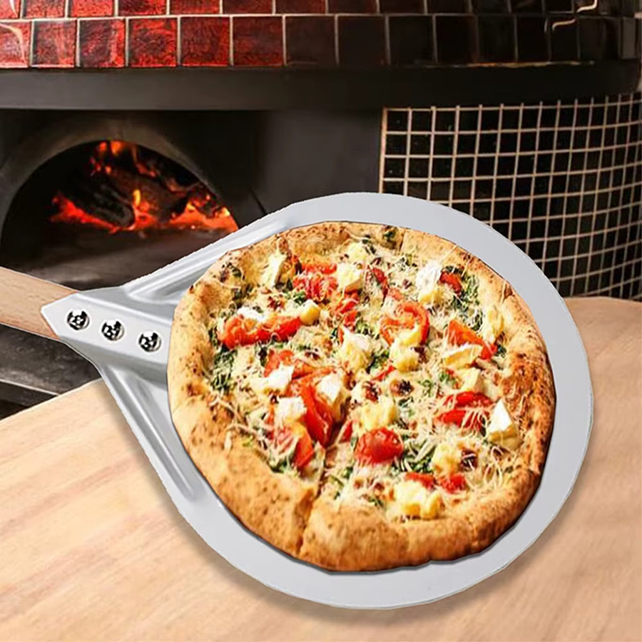Runde Pizzaschale von PGY aus eloxiertem Aluminium mit Holzgriff, perforiertes Pizzapaddel in Silber, Durchmesser: 35,56 cm - Bild 2