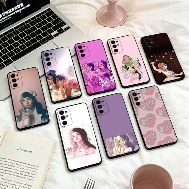 Sänger M-Melanie Martinez Handyhülle für Samsung Galaxy S25 S24 S23 S22 S21 S20 S10 S9 S5 S4 5G Ultra Plus Lite FE in Schwarz - Bild 1