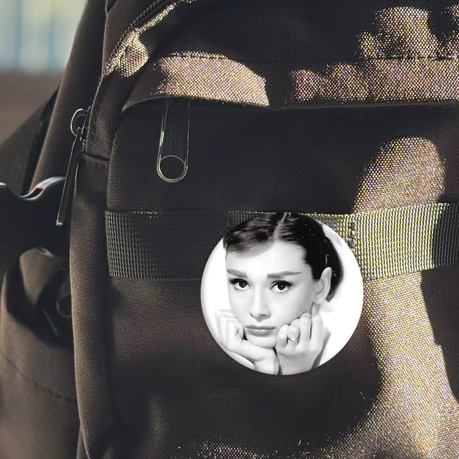 52TOYS Brosche Metall, Weißblech, A-Audrey H-Hepburn - Bild 4