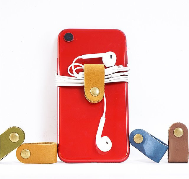 Handgefertigter Kabel-Organizer aus Leder mit Druckknopfverschluss für deine Kopfhörer-Aufbewahrung auf Reisen - Bild 1