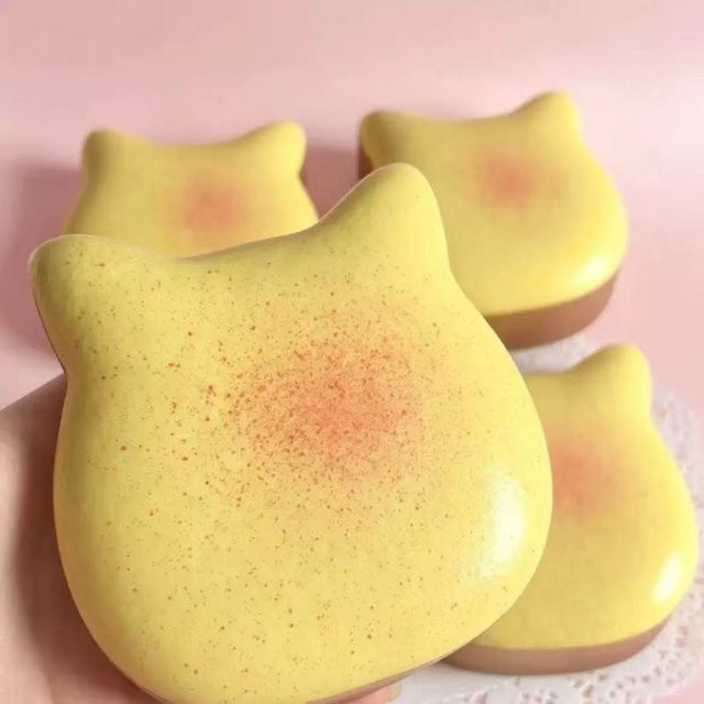 A Family Of Home Textiles Katzenbrot Squishy, Slow Rising Spielzeug - Bild 1