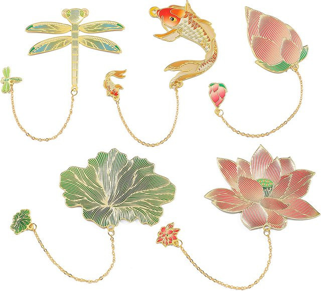 Chinesisches Lesezeichen mit Quasten und Motiven wie Libelle, Lotus oder Goldfisch in Gold und Multicolour - Bild 1