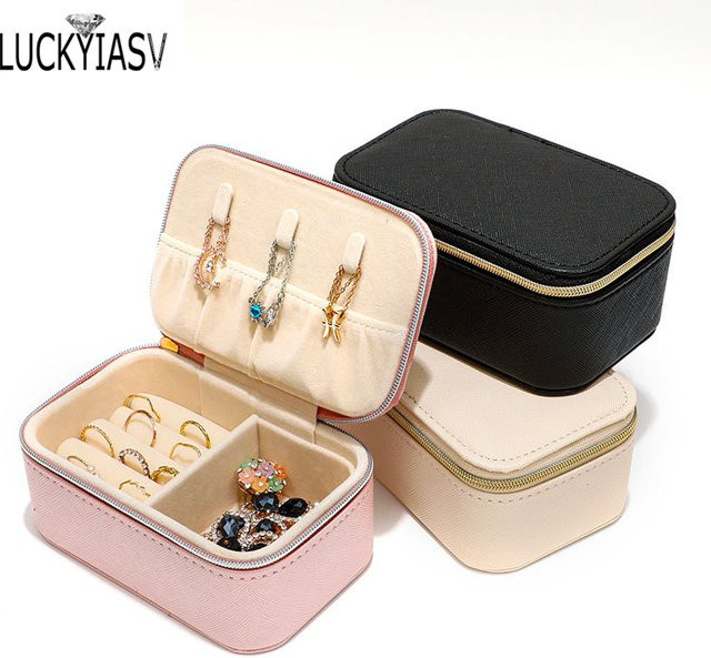 Schmuckaufbewahrung sbox von luckyiasv aus Leder in Beige für Halsketten und Ohrringe - Bild 1