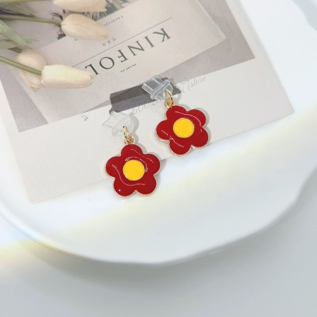 USB-C Staubschutzstecker mit rotem Blumen-Anhänger für iPhone und iPad als DIY-Schmuck und Geschenk für Mädchen - Bild 1