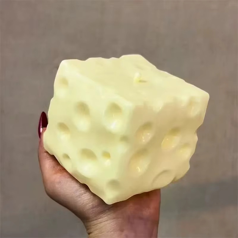 NEEDOH Käse-Würfel Stressball, Großer Formbarer Käse-Squeeze-Ball, Fidget-Spielzeug - Bild 4