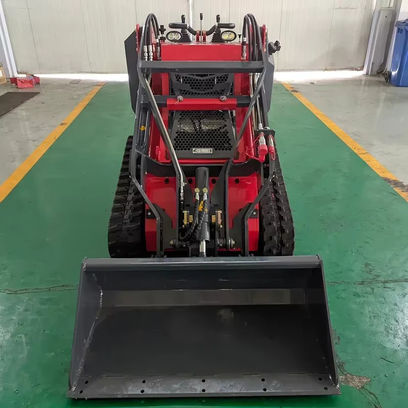 Kompakter Radlader Mini-Kompaktlader mit EURO5 und EPA Standard in Rot - Bild 3